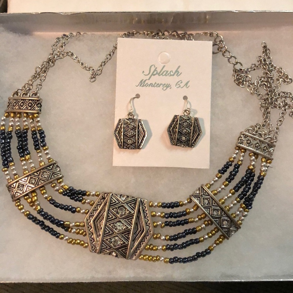 Necklace and earring set